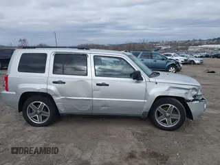 2009 Jeep Patriot Sport with VIN 1J4FT28B69D126513, listed as a IAAI auction lot 41622860 with 181,636 mi miles. Bid and sale history available at carsss.com. Image 6.