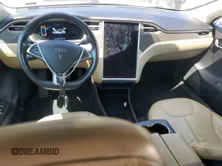 2013 Tesla Model S z VIN 5YJSA1DN0DFP18592, wystawiony jako Copart lot #62151505 z przebiegiem 192 283 mil mil oraz Szkoda całkowita • Salvage title. Historia ofert i sprzedaży dostępna na DreamBid. Obrazek 8.