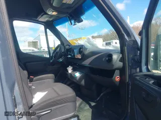2019 Mercedes-Benz Sprinter Cargo Van with VIN WD4PF0CD8KP046669, listed as a IAAI auction lot 41575733 with 140,492 mi miles. Bid and sale history available at carsss.com. Image 5.