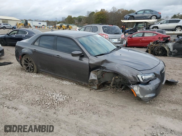 2017 Chrysler 300 S Alloy Edition with VIN 2C3CCABGXHH577554, listed as a Copart auction lot 80453664 with 165,931 mi miles and Salvage Title. Bid and sale history available at DreamBid. Image 4.