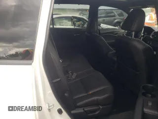 2021 Honda Passport Touring z VIN 5FNYF7H91MB015479, wystawiony jako Copart lot #56127214 z przebiegiem 28 039 mil mil oraz Szkoda całkowita • Salvage title. Historia ofert i sprzedaży dostępna na DreamBid. Obrazek 11.