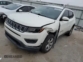 2018 Jeep Compass Latitude z VIN 3C4NJDBBXJT185462, wystawiony jako Copart lot #85528414 z przebiegiem 134 989 mil mil oraz Szkody całkowita. Historia ofert i sprzedaży dostępna na DreamBid. Obrazek 1.