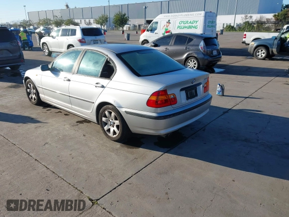 2003 BMW 3 Series 325i with VIN WBAAZ33473PH31756, listed as a IAAI auction lot 41605387 with 187,410 mi miles. Bid and sale history available at carsss.com. Image 3.