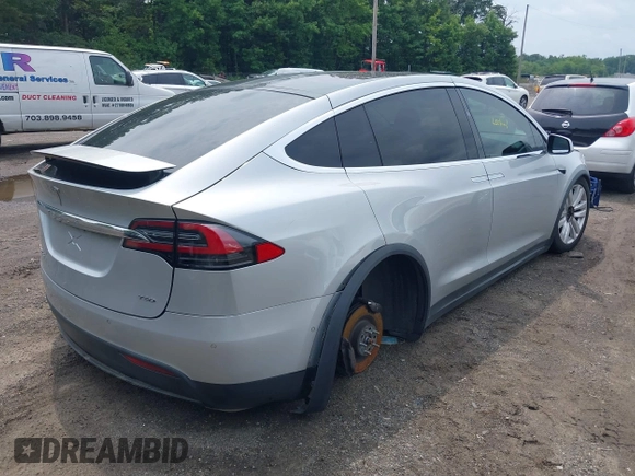 2016 Tesla Model X 70D z VIN 5YJXCAE25GF022898, wystawiony jako IAAI lot #39945988 z przebiegiem Nie podano mil oraz . Historia ofert i sprzedaży dostępna na DreamBid. Obrazek 4.