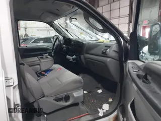 2006 Ford F-250 XL z VIN 1FTSW21556EC56627, wystawiony jako IAAI lot #41587563 z przebiegiem 201 723 mil mil oraz . Historia ofert i sprzedaży dostępna na DreamBid. Obrazek 5.