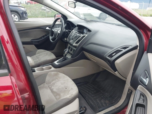 2014 Ford Focus SE z VIN 1FADP3K26EL326345, wystawiony jako IAAI lot #42292956 z przebiegiem 121 369 mil mil oraz . Historia ofert i sprzedaży dostępna na DreamBid. Obrazek 5.