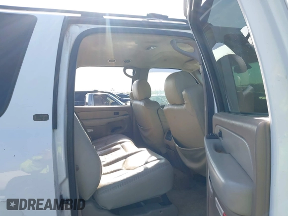 2003 Chevrolet Suburban LT with VIN 1GNFK16Z83R307164, listed as a IAAI auction lot 41977105 with 275,328 mi miles. Bid and sale history available at carsss.com. Image 8.