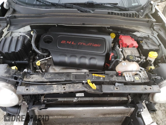 2020 Jeep Renegade Jeepster z VIN ZACNJAAB7LPL00686, wystawiony jako Copart lot #73235514 z przebiegiem 125 983 mil mil oraz Szkoda całkowita • Salvage title. Historia ofert i sprzedaży dostępna na DreamBid. Obrazek 12.