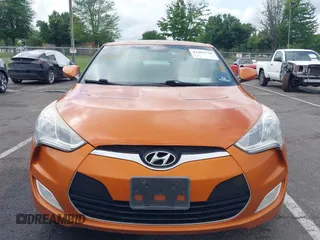 2013 Hyundai Veloster w/Black Int z VIN KMHTC6AD4DU169568, wystawiony jako IAAI lot #42483730 z przebiegiem 214 625 mil mil oraz . Historia ofert i sprzedaży dostępna na DreamBid. Obrazek 6.