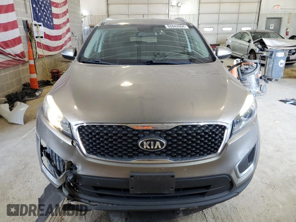 2017 Kia Sorento LX z VIN 5XYPGDA33HG293392, wystawiony jako Copart lot #62642604 z przebiegiem 73 242 mil mil oraz Szkoda całkowita • Salvage title. Historia ofert i sprzedaży dostępna na DreamBid. Obrazek 5.