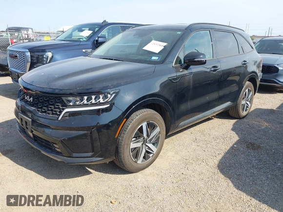 2023 Kia Sorento EX z VIN 5XYRH4LF7PG238231, wystawiony jako IAAI lot #42137368 z przebiegiem 21 447 mil mil oraz . Historia ofert i sprzedaży dostępna na DreamBid. Obrazek 2.
