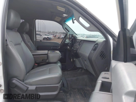2013 Ford F-250 XL z VIN 1FT7X2A64DEA86642, wystawiony jako IAAI lot #42278335 z przebiegiem 253 022 mil mil oraz . Historia ofert i sprzedaży dostępna na DreamBid. Obrazek 5.