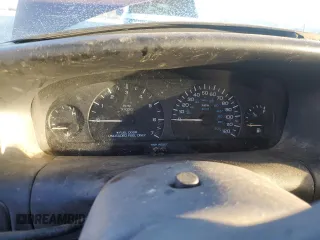 2000 Plymouth Voyager Grand SE z VIN 2P4GP44G6YR631700, wystawiony jako Copart lot #82873844 z przebiegiem Nie podano mil oraz Szkody całkowita. Historia ofert i sprzedaży dostępna na DreamBid. Obrazek 9.