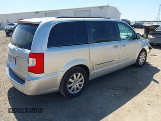 2011 Chrysler Town & Country Touring L z VIN 2A4RR8DG6BR704208, wystawiony jako IAAI lot #42226467 z przebiegiem 106 053 mil mil oraz . Historia ofert i sprzedaży dostępna na DreamBid. Obrazek 4.