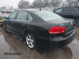 2013 Volkswagen Passat SE с VIN 1VWBH7A33DC052582, выставлен на аукционе IAAI как лот 41431178 с пробегом 127 072 миль миль и . История ставок и продаж доступна на DreamBid. Изображение 3.