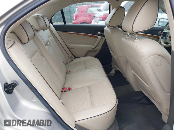 2010 Lincoln MKZ z VIN 3LNHL2GCXAR750346, wystawiony jako IAAI lot #42182751 z przebiegiem 119 104 mil mil oraz . Historia ofert i sprzedaży dostępna na DreamBid. Obrazek 8.