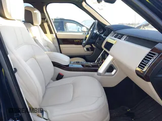 2021 Land Rover Range Rover P525 Westminster z VIN SALGS2SE1MA426172, wystawiony jako IAAI lot #41421855 z przebiegiem 35 270 mil mil oraz . Historia ofert i sprzedaży dostępna na DreamBid. Obrazek 5.