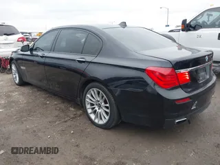 2011 BMW 7 Series 750Li xDrive z VIN WBAKC8C56BC434072, wystawiony jako IAAI lot #41460729 z przebiegiem 127 594 mil mil oraz . Historia ofert i sprzedaży dostępna na DreamBid. Obrazek 3.
