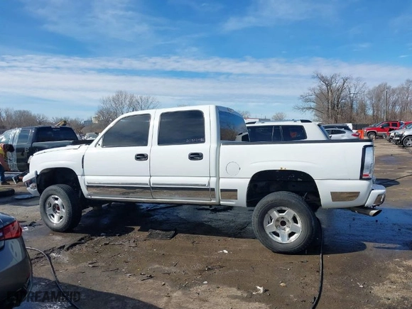 2005 Chevrolet Silverado 1500 LS with VIN 2GCEK13T151233103, listed as a IAAI auction lot 41656738 with 216,008 mi miles. Bid and sale history available at carsss.com. Image 15.