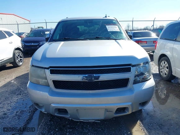 2010 Chevrolet Suburban LS with VIN 1GNUKHE31AR165699, listed as a IAAI auction lot 41509508 with 260,762 mi miles. Bid and sale history available at carsss.com. Image 6.