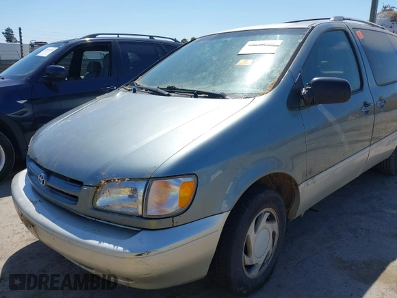 2000 Toyota Sienna LE with VIN 4T3ZF13C3YU248333, listed as a IAAI auction lot 42149735 with 1 mi miles. Bid and sale history available at carsss.com. Image 6.