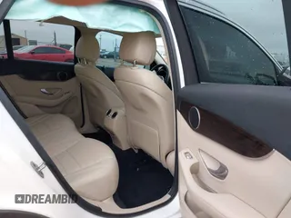 2022 Mercedes-Benz GLC 300 z VIN W1N0G8DB4NV394935, wystawiony jako IAAI lot #42184174 z przebiegiem 39 475 mil mil oraz . Historia ofert i sprzedaży dostępna na DreamBid. Obrazek 8.