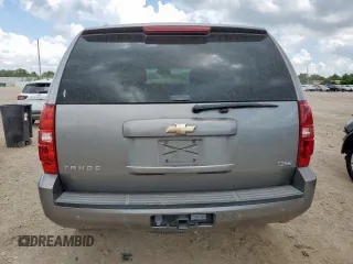 2008 Chevrolet Tahoe 3LT z VIN 1GNFC13008R275028, wystawiony jako Copart lot #62083755 z przebiegiem 196 299 mil mil oraz Czysty tytuł • Clean title. Historia ofert i sprzedaży dostępna na DreamBid. Obrazek 6.