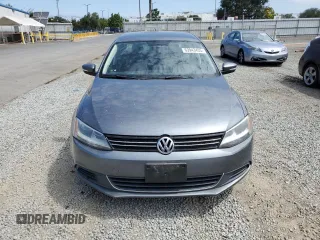 2014 Volkswagen Jetta SE with VIN 3VWD17AJ8EM285840, listed as a Copart auction lot 63943435 with 137,555 mi miles and Clean title. Bid and sale history available at DreamBid. Image 5.