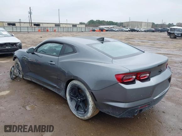 2020 Chevrolet Camaro 1LT z VIN 1G1FB1RX9L0128079, wystawiony jako IAAI lot #41173693 z przebiegiem 88 846 mil mil oraz . Historia ofert i sprzedaży dostępna na DreamBid. Obrazek 3.