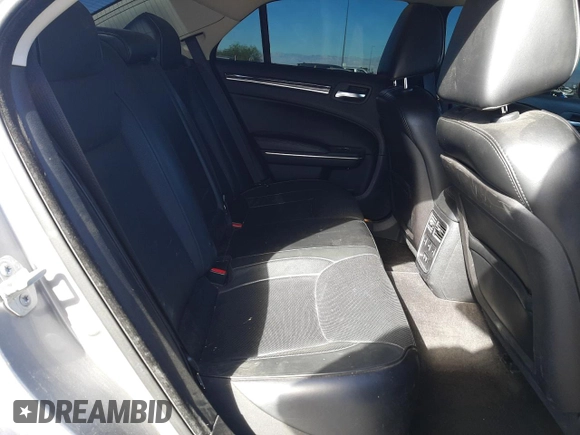2016 Chrysler 300 C z VIN 2C3CCAEG9GH147556, wystawiony jako Copart lot #56751675 z przebiegiem 79 422 mil mil oraz Szkoda całkowita • Salvage title. Historia ofert i sprzedaży dostępna na DreamBid. Obrazek 10.