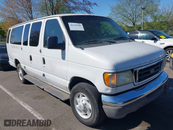 2003 Ford Econoline Passenger XL with VIN 1FBSS31LX3HA18982, listed as a IAAI auction lot 42149360 with 196,201 mi miles. Bid and sale history available at carsss.com. Image 1.