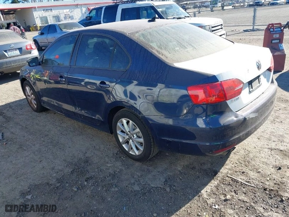 2011 Volkswagen Jetta Sedan SE w/Convenience & Sunroof with VIN 3VWDX7AJ3BM321590, listed as a IAAI auction lot 41573649 with NaN miles. Bid and sale history available at carsss.com. Image 3.