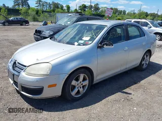 2008 Volkswagen Jetta SE z VIN 3VWRZ71K58M044121, wystawiony jako IAAI lot #42317882 z przebiegiem Nie podano mil oraz . Historia ofert i sprzedaży dostępna na DreamBid. Obrazek 2.