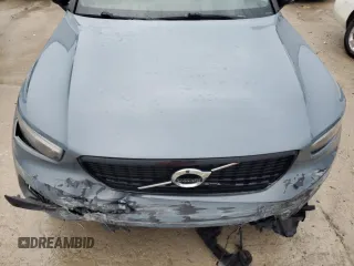 2020 Volvo XC40 R-Design with VIN YV4162UM4L2337658, listed as a Copart auction lot 61304505 with 105,673 mi miles and Salvage title. Bid and sale history available at DreamBid. Image 12.