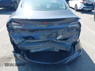 2023 Tesla Model 3 z VIN 5YJ3E1EA5PF401299, wystawiony jako IAAI lot #41968352 z przebiegiem 20 541 mil mil oraz . Historia ofert i sprzedaży dostępna na DreamBid. Obrazek 6.