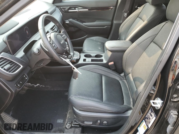 2024 Kia Seltos SX with VIN KNDETCA76R7658078, listed as a Copart auction lot 55996915 with 22,894 mi miles and Clean title. Bid and sale history available at DreamBid. Image 7.