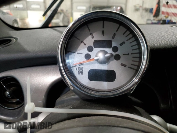 2008 MINI Convertible z VIN WMWRF33538TG18390, wystawiony jako Copart lot #84453434 z przebiegiem Nie podano mil oraz Tytuł czysty. Historia ofert i sprzedaży dostępna na DreamBid. Obrazek 9.