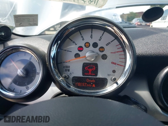 2012 MINI Convertible z VIN WMWZN3C51CT265186, wystawiony jako IAAI lot #42556739 z przebiegiem 118 747 mil mil oraz . Historia ofert i sprzedaży dostępna na DreamBid. Obrazek 7.