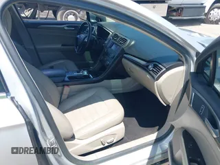 2017 Ford Fusion SE with VIN 3FA6P0HDXHR372203, listed as a IAAI auction lot 42392330 with 172,266 mi miles and . Bid and sale history available at DreamBid. Image 5.