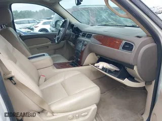 2013 Chevrolet Avalanche LTZ with VIN 3GNTKGE70DG310888, listed as a IAAI auction lot 41918205 with 101,053 mi miles. Bid and sale history available at carsss.com. Image 5.