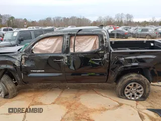 2017 Toyota Tacoma SR5 z VIN 3TMAZ5CN7HM043144, wystawiony jako IAAI lot #41758561 z przebiegiem 205 213 mil mil oraz . Historia ofert i sprzedaży dostępna na DreamBid. Obrazek 14.