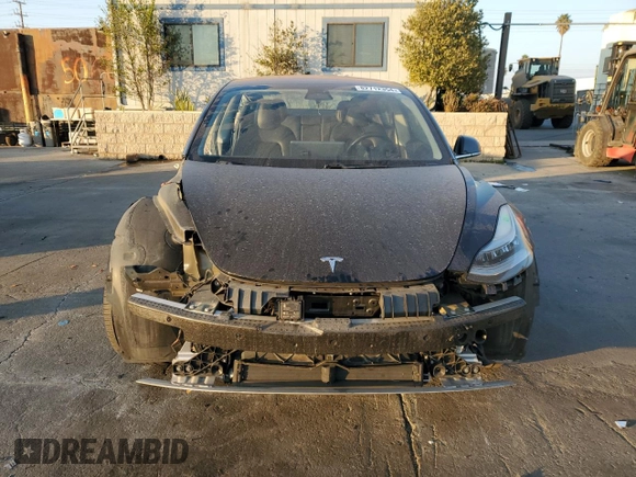 2019 Tesla Model 3 Mid Range z VIN 5YJ3E1EA8KF306096, wystawiony jako Copart lot #82712354 z przebiegiem 170 775 mil mil oraz Szkoda całkowita • Salvage title. Historia ofert i sprzedaży dostępna na DreamBid. Obrazek 5.
