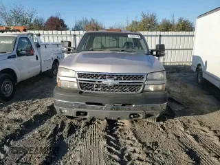 2005 Chevrolet Silverado 3500 LT z VIN 1GCJC33295F842978, wystawiony jako Copart lot #76888184 z przebiegiem Nie podano mil oraz Szkoda całkowita • Salvage title. Historia ofert i sprzedaży dostępna na DreamBid. Obrazek 11.
