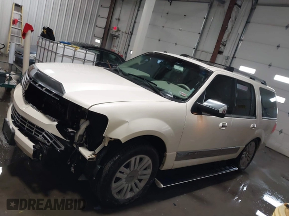 2008 Lincoln Navigator with VIN 5LMFU28528LJ13624, listed as a IAAI auction lot 41359456 with 224,798 mi miles. Bid and sale history available at carsss.com. Image 15.