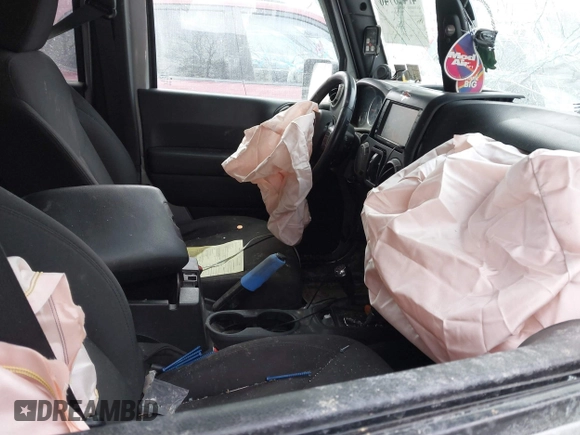 2014 Jeep Wrangler Unlimited Sport with VIN 1C4HJWDG1EL302087, listed as a IAAI auction lot 41420740 with 152,096 mi miles. Bid and sale history available at carsss.com. Image 5.