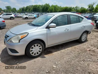 2016 Nissan Versa S z VIN 3N1CN7AP9GL878612, wystawiony jako Copart lot #62568095 z przebiegiem 86 324 mil mil oraz Szkoda całkowita • Salvage title. Historia ofert i sprzedaży dostępna na DreamBid. Obrazek 1.
