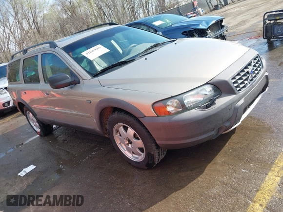 2004 Volvo V70 XC70 with VIN YV1SZ59H441165645, listed as a IAAI auction lot 41889089 with 262,914 mi miles. Bid and sale history available at carsss.com. Image 1.
