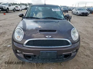 2011 MINI Convertible S with VIN WMWZP3C58BTX83725, listed as a Copart auction lot 60921875 with 45,400 mi miles and Salvage title. Bid and sale history available at DreamBid. Image 5.