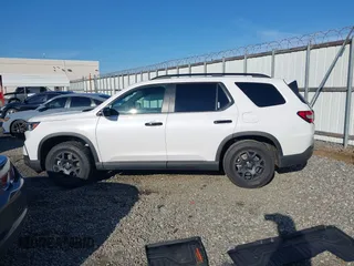2025 Honda Pilot TrailSport with VIN 5FNYG1H63SB051817, listed as a IAAI auction lot 41434021 with 895 mi miles. Bid and sale history available at carsss.com. Image 14.