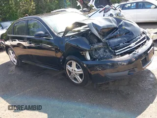 2014 Chevrolet Impala Police Police z VIN 2G1WD5E32E1152784, wystawiony jako IAAI lot #42370670 z przebiegiem 150 931 mil mil oraz . Historia ofert i sprzedaży dostępna na DreamBid. Obrazek 1.